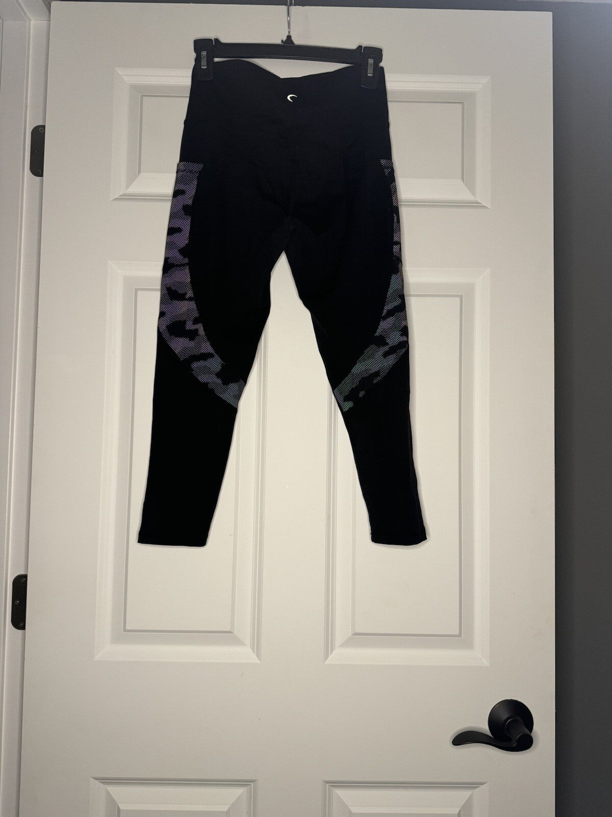 Zyia Active Cropped Leggings 6-8 Black W Iridescent Camo Mesh On Pockets And Sid