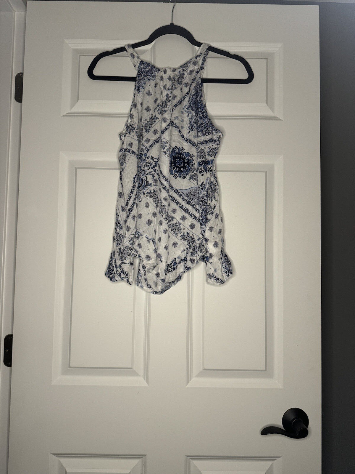 Maurice’s Sleeveless Blouse Medium Blue White Floral Nwt 