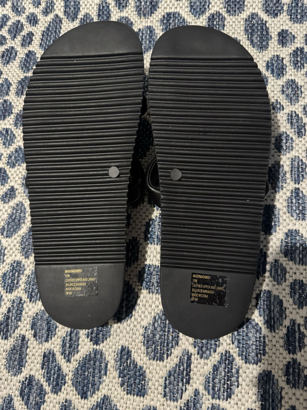 Steve Madden Black Strappy Slip On Sandals 10 Brand New