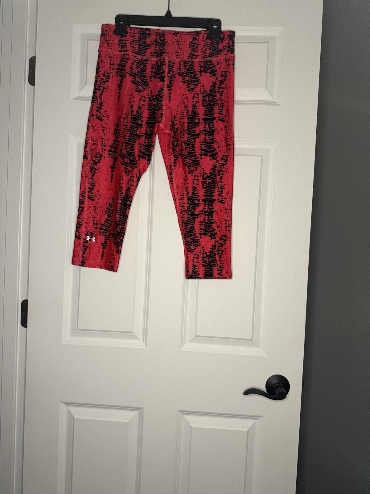 Under Armour Heat Gear Compression Cropped Leggings Large Pink W Black Print