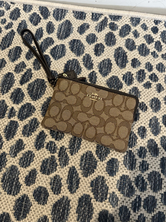 Coach Wristlet W Coach Logo Brown In Excellent Condition 
