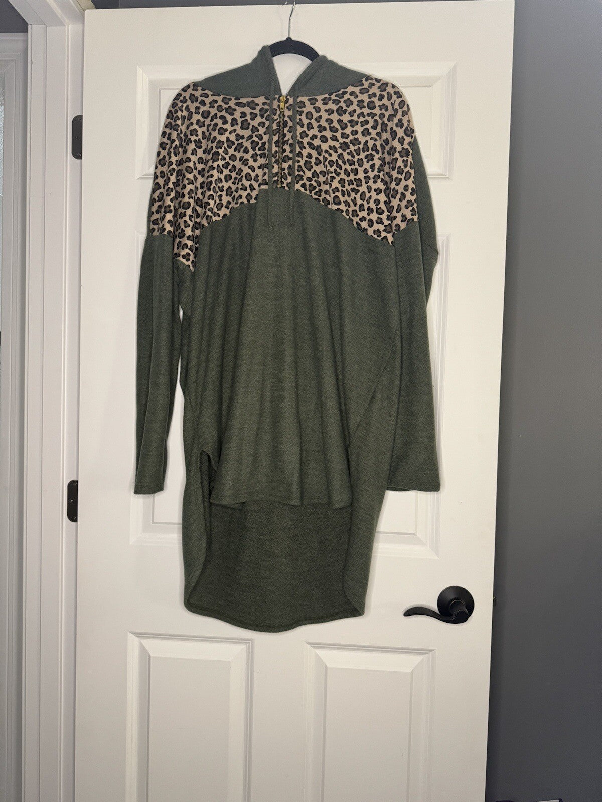 Beeson River Hooded Sweater Green W Multi Animal Print 1xl NWT 