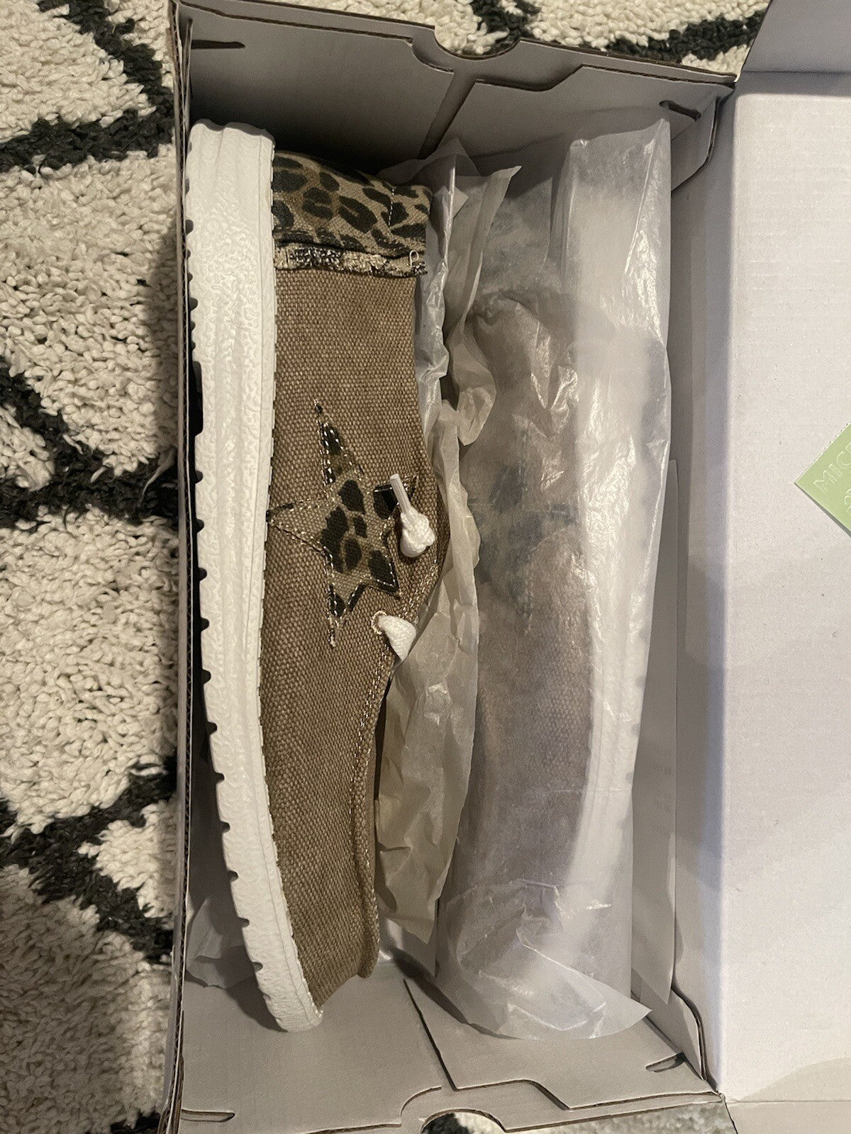 Gypsy jazz starstruck slip on shoes taupe size 10 new in box