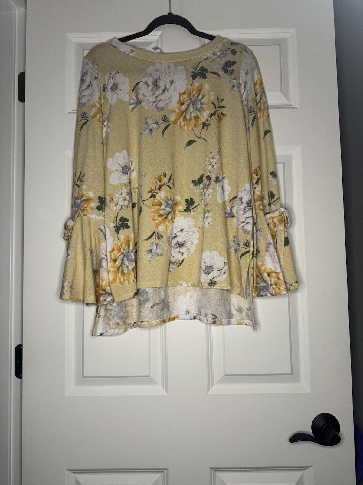 One Four Three Long Sleeve Boho Tie Sleeve Large Yellow Gray Green Floral Nwt 38