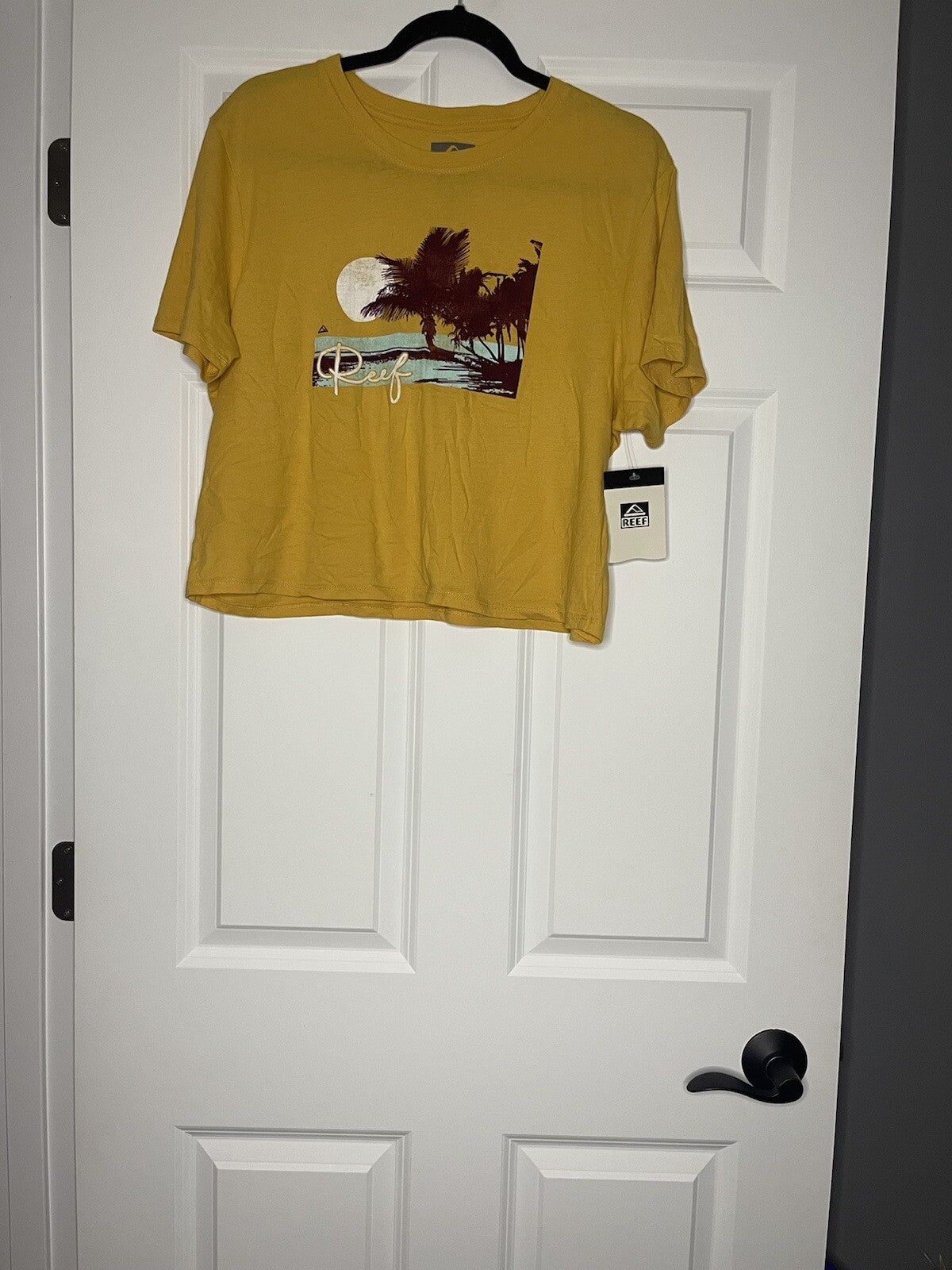 Reef mustard w multicolor graphic t shirt large NWT