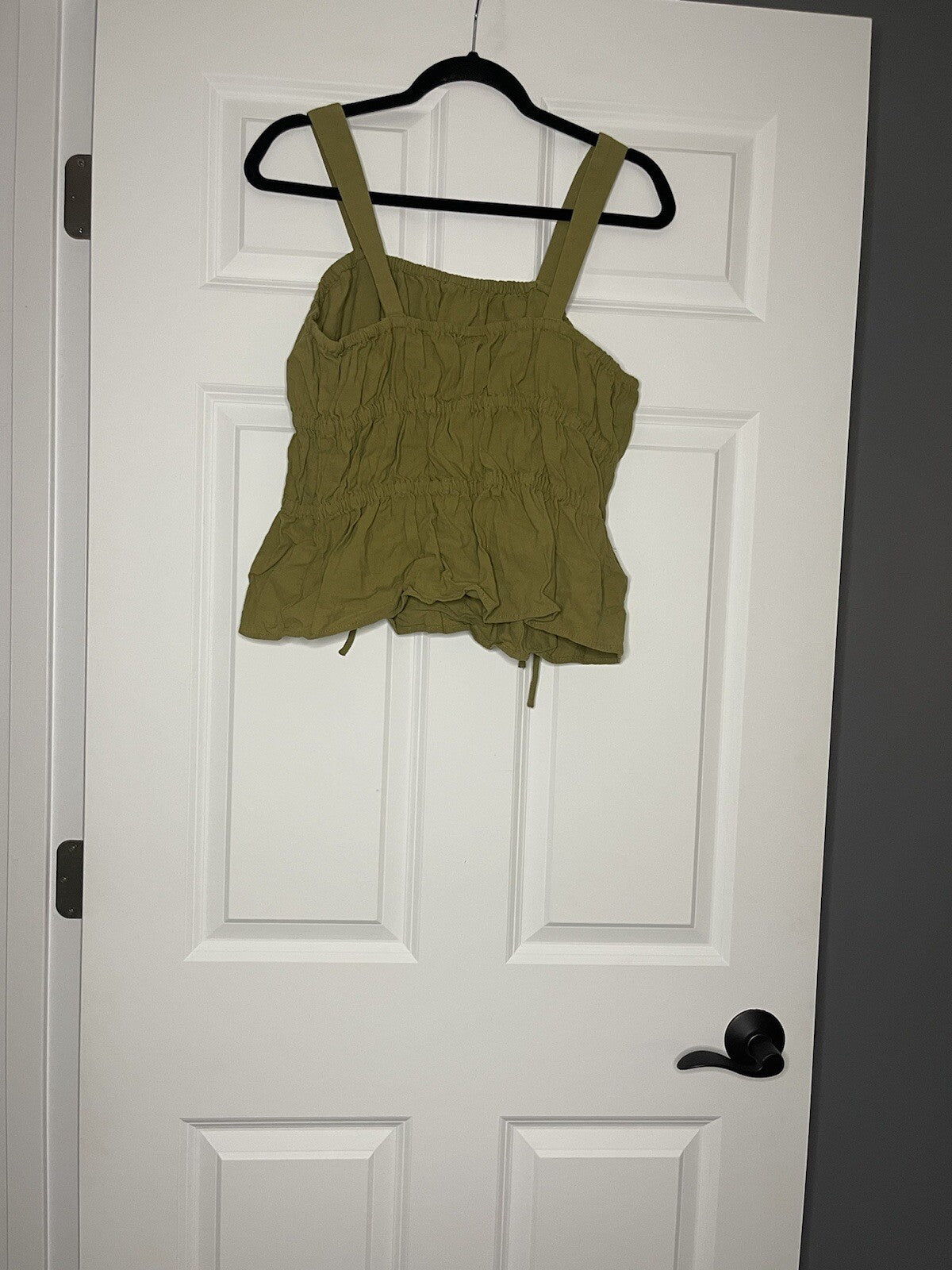 Universal thread sleeveless blouse green NWT