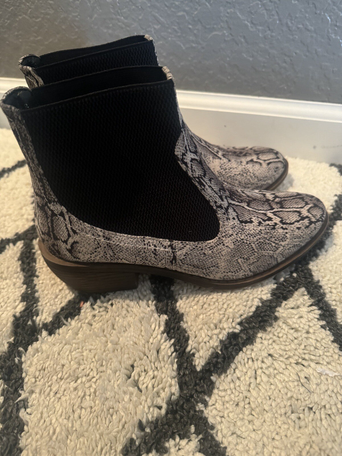 Boutique By Corkys Black Brown Snakeskin Print Booties Size 8 Super Soft Materia