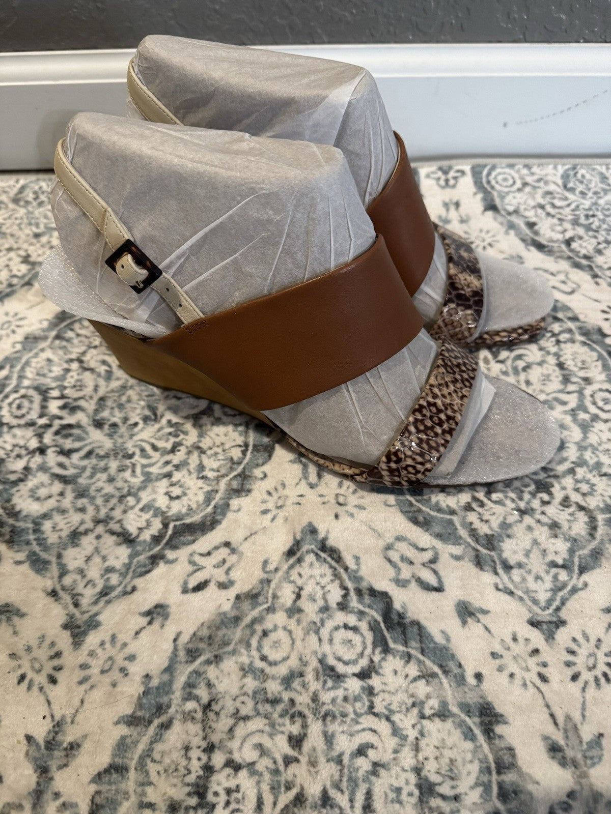 Louise Et Cie Brown Beige Snakeskin Sandal W Heel Size 9 New 