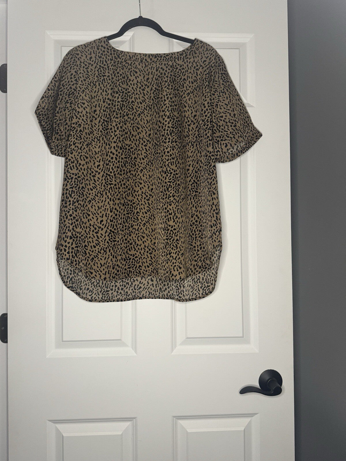 Betseys Boutique Shop Short Sleeve Blouse Xl Brown W Black Animal Print 