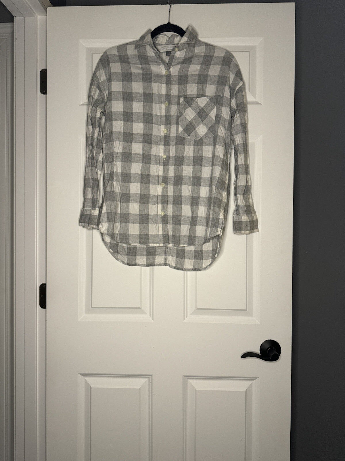 Old Navy The Boyfriend Fit Button Up Small Gray White Checkered 