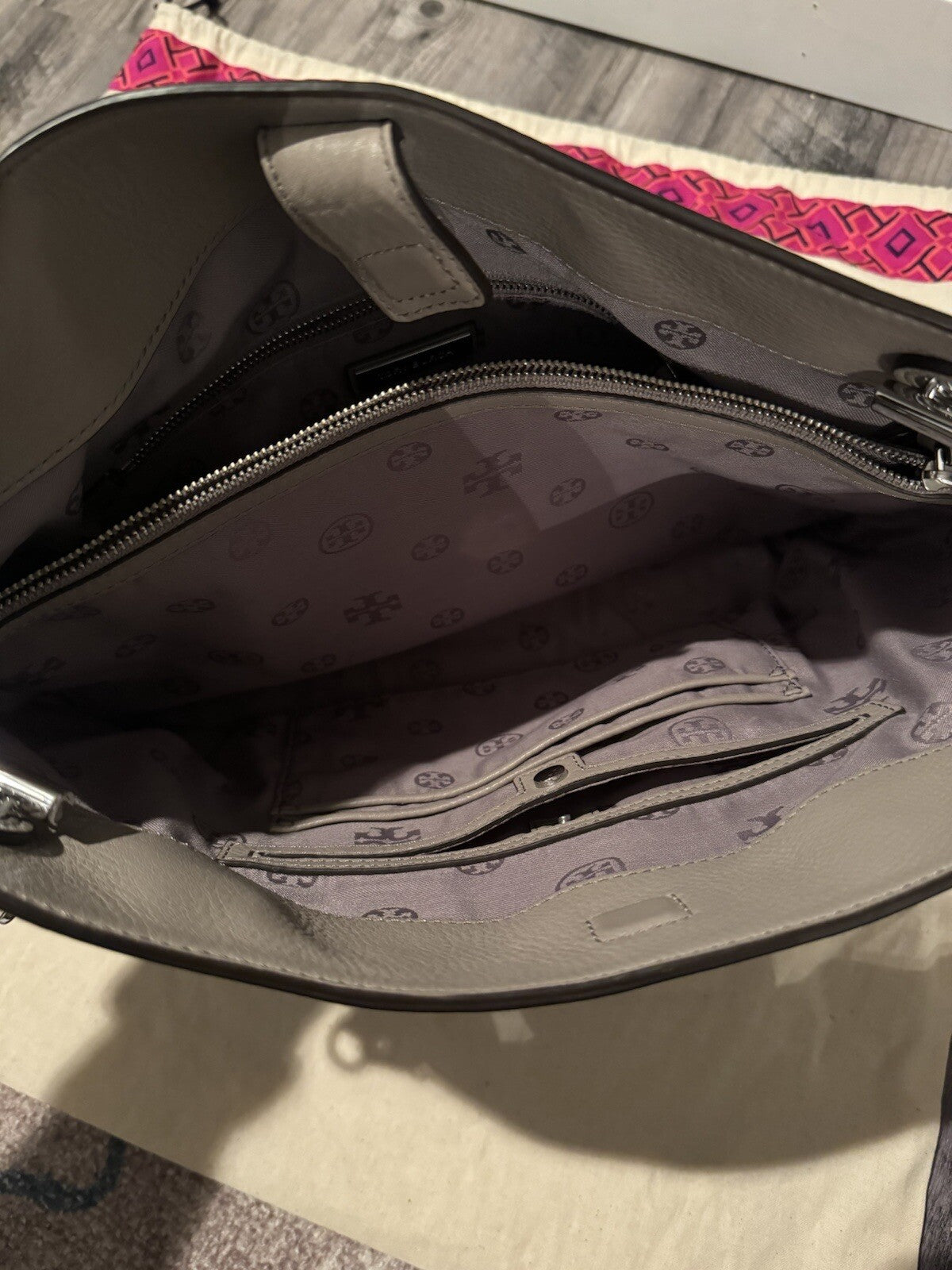 Tory Burch Taupe Shoulder Handbag Cutout Print In Excellent Condition 