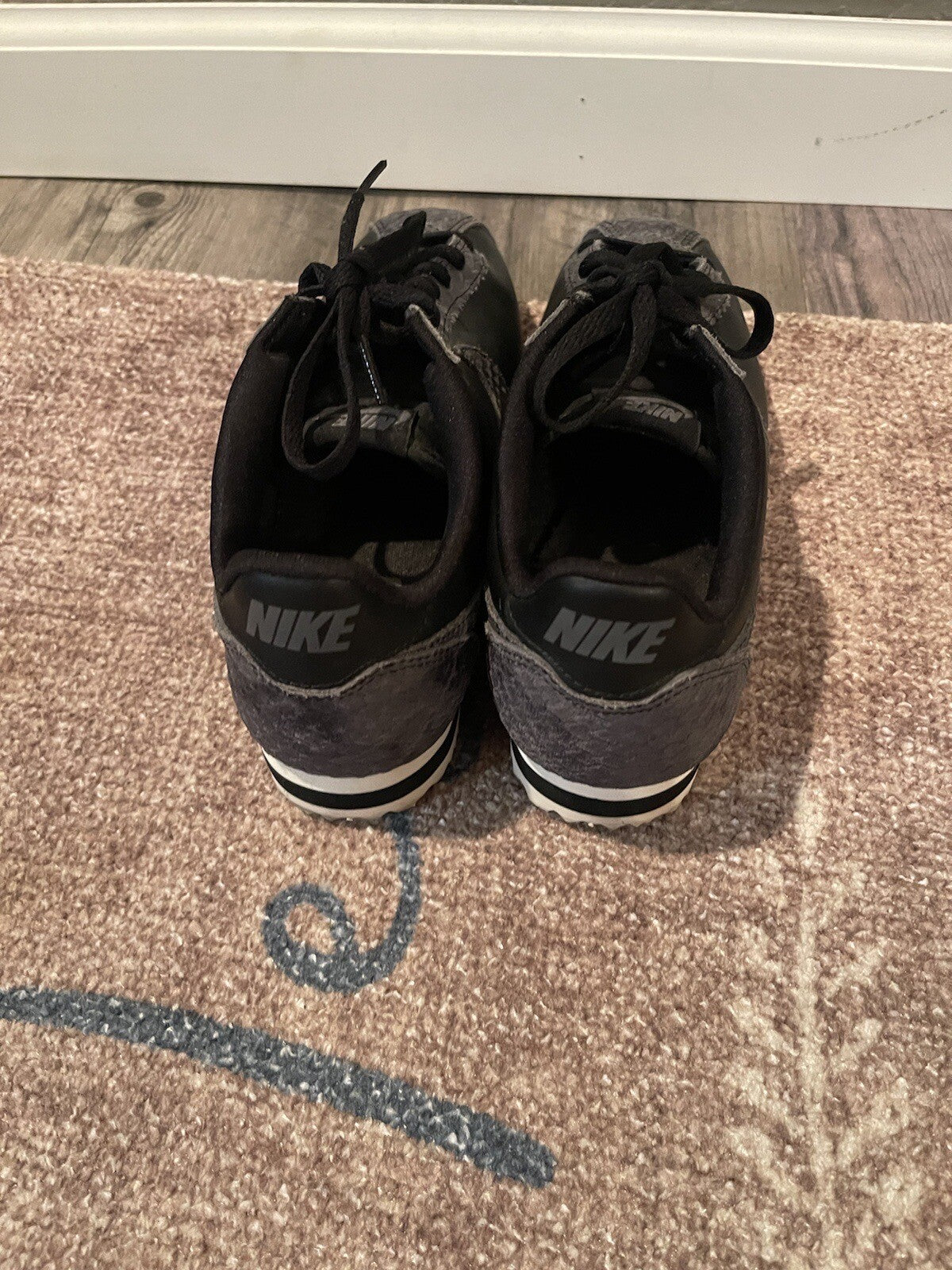 Nike Cortez Sneakers Black With Gray Snakeskin 8.5 Excellent Condition