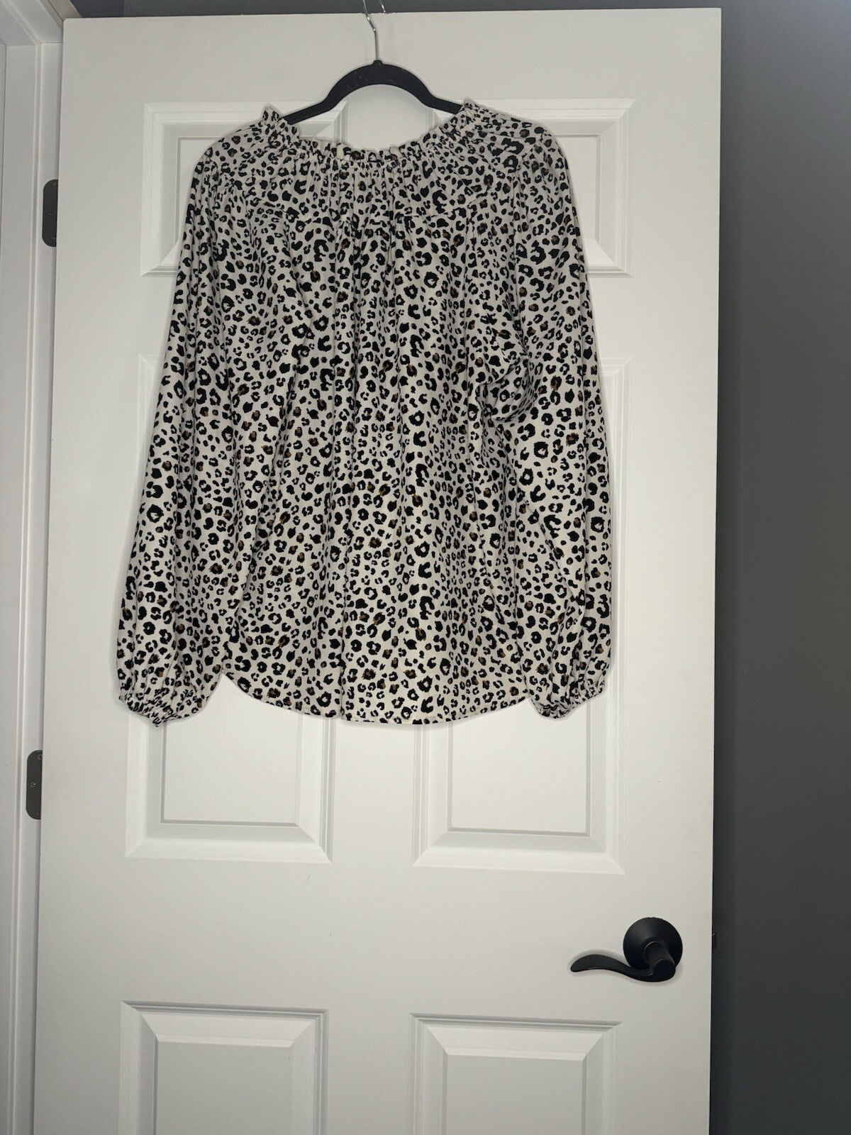 Betseys Boutique Shop Xl Long Sleeve Cream W Brown Black Animal Print 