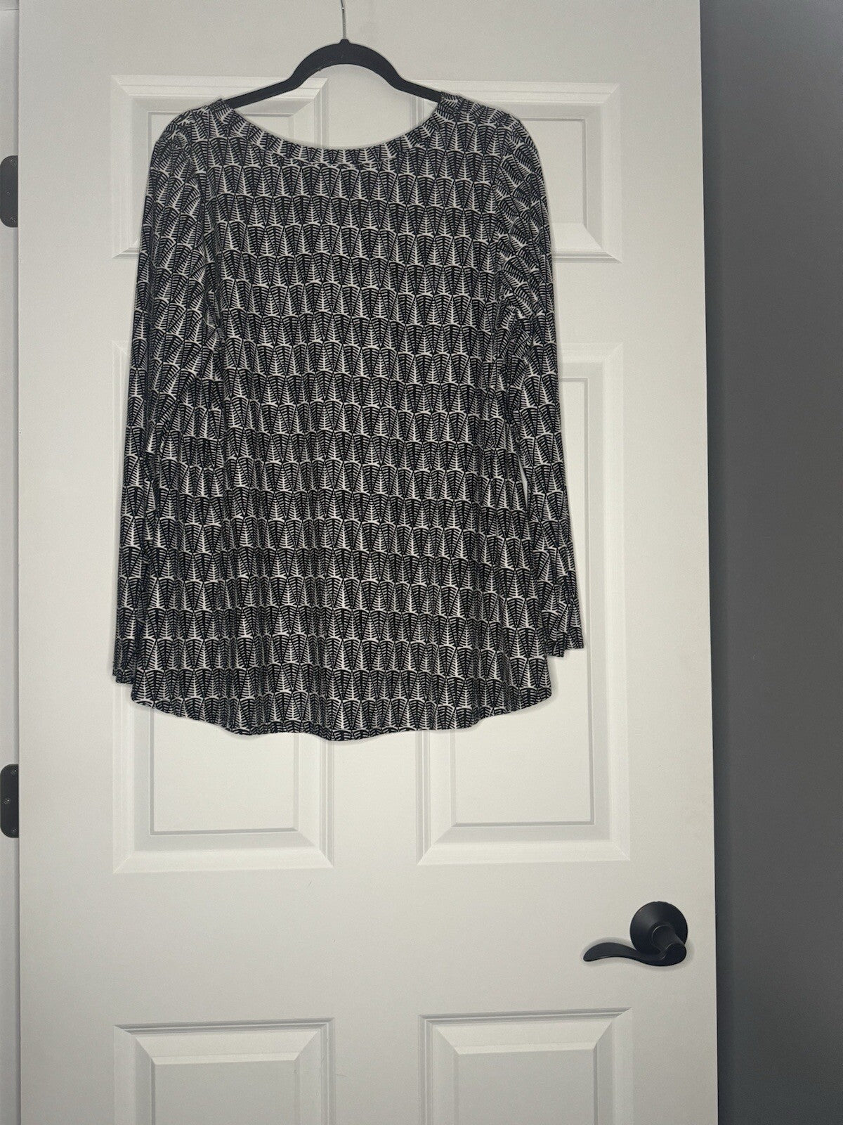 Betseys Boutique Shop Long Sleeve Blouse  Xl Black White Lined Print 