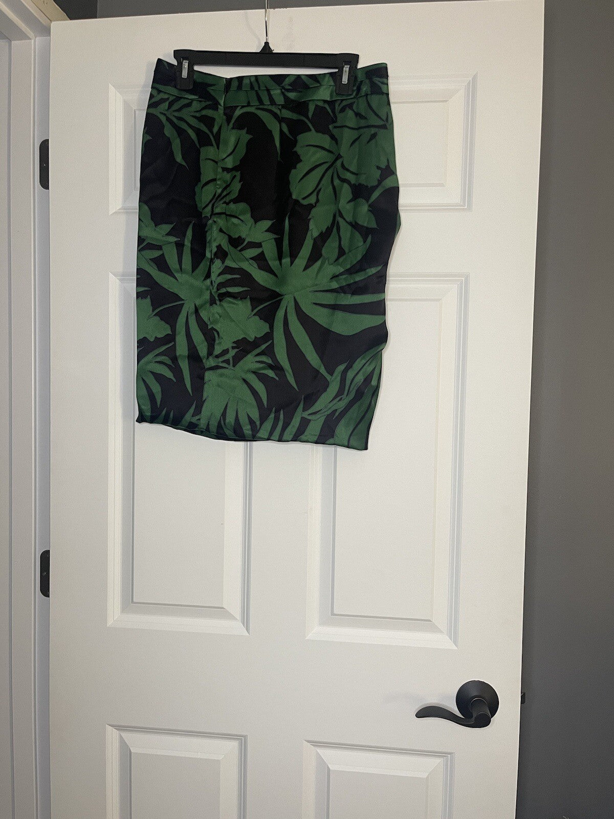 Armani Collezioni skirt size 6 black green gray print