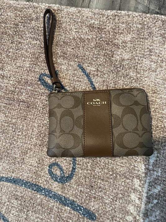Coach wristlet small brown with logo in excellent condition 