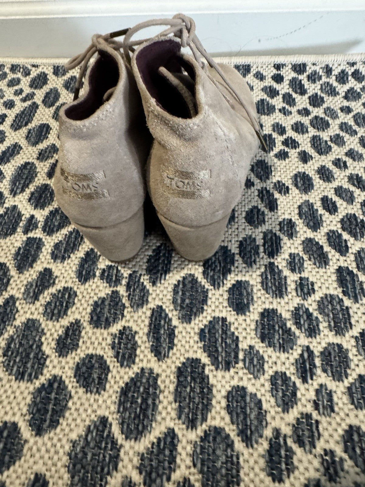 Toms Booties Size 9 Taupe