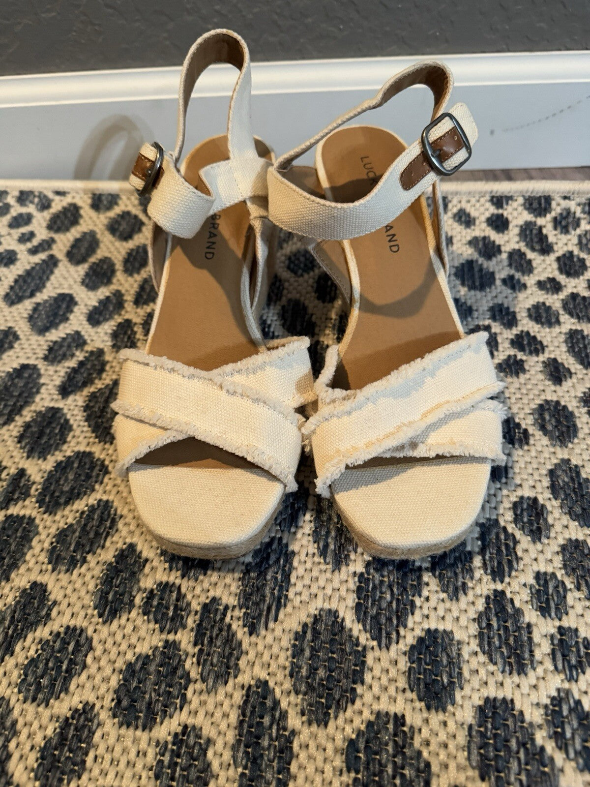 Lucky Brand Strappy Wedge Sandals Cream 7.5 New 