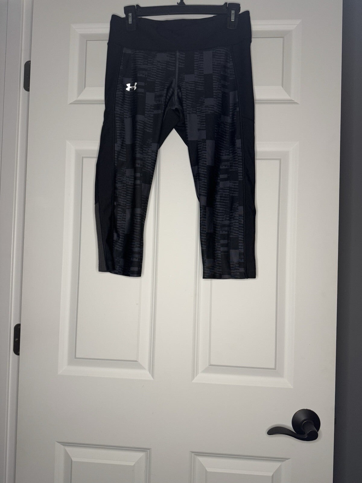 Under Armour Compression Heatgear Cropped Leggings Large Black And Gray Print 
