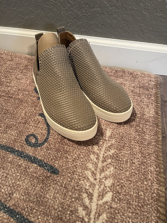 Indigo Road loafers taupe 7.5 brand new 