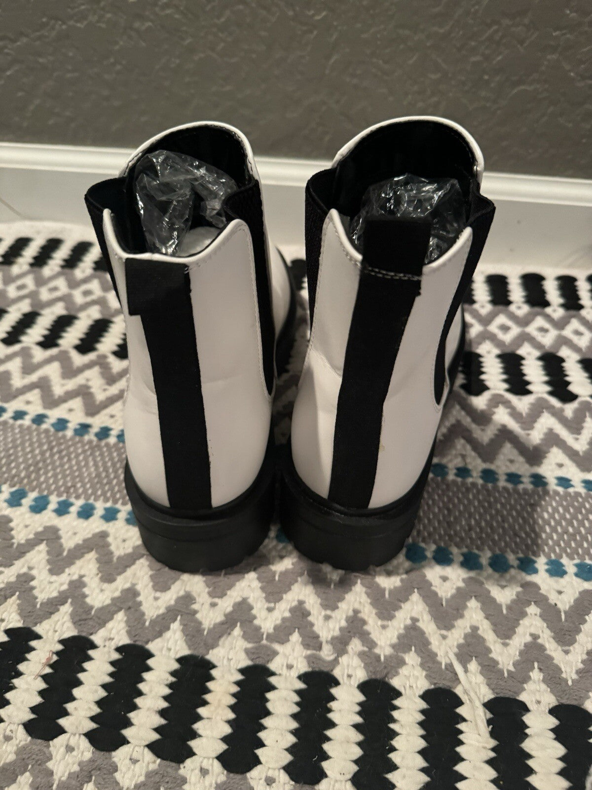 Soda Pilot White And Black Boots Size 9 New In Box 