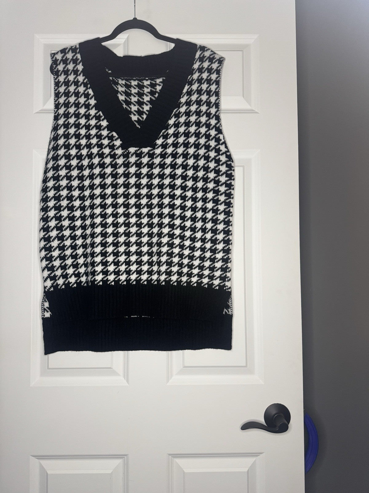 Unbranded Sleeveless Sweater Small Black White Print