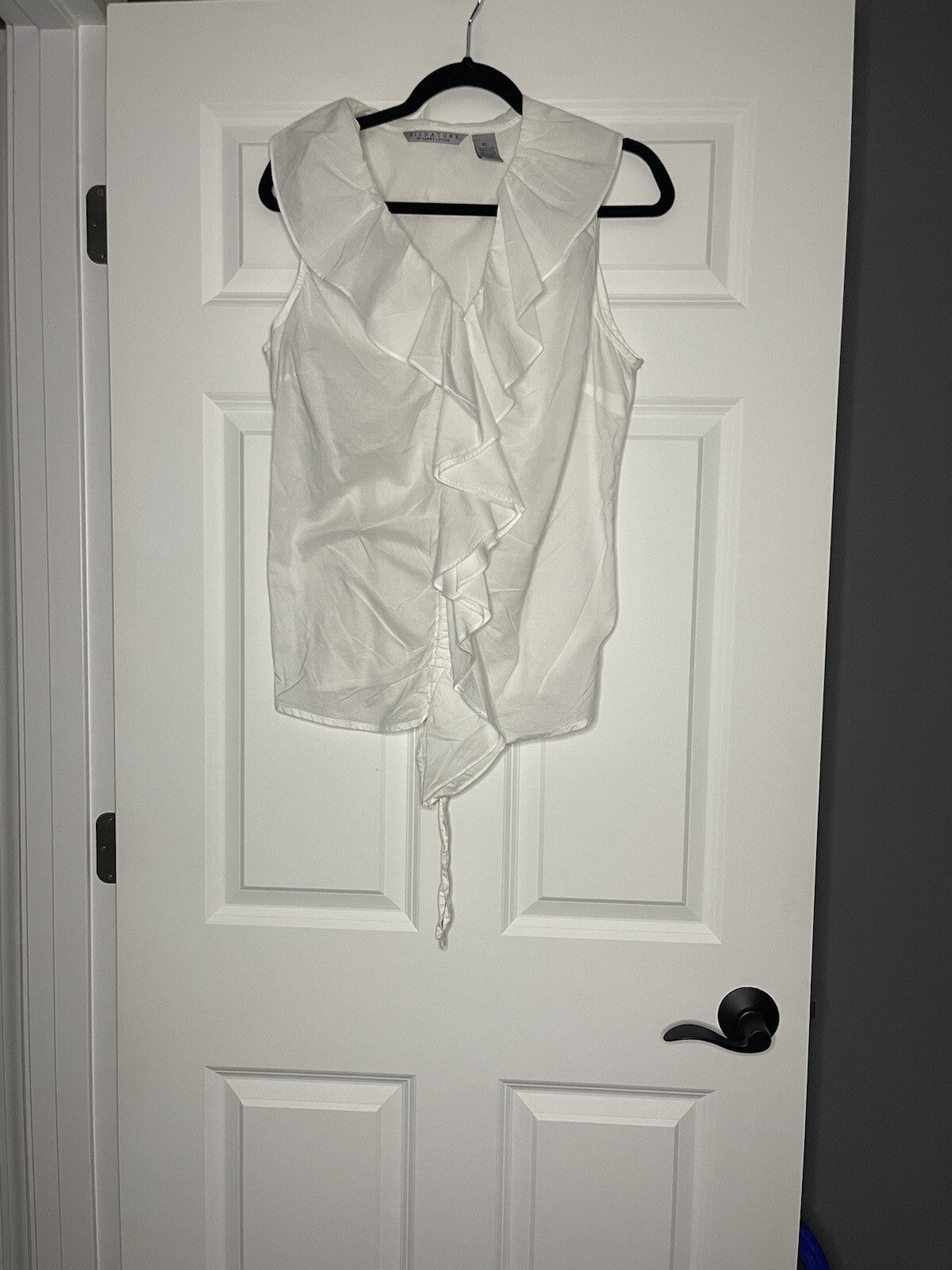 Signature Larry levine sleeveless blouse xl white ruffle 