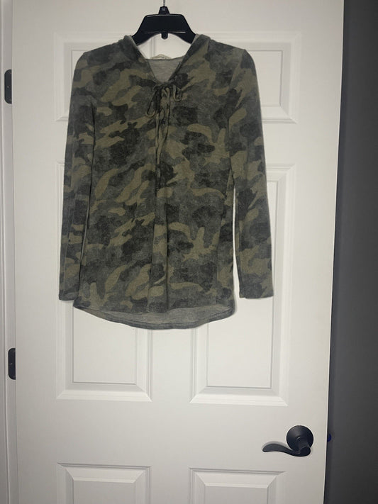 Adora camouflage sweater w hood small NWT