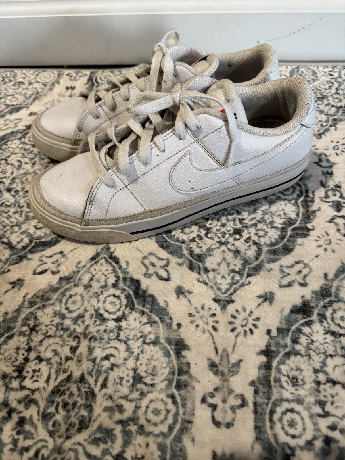 Nike Women’s Legacy Court Sneakers White Cream Size 8