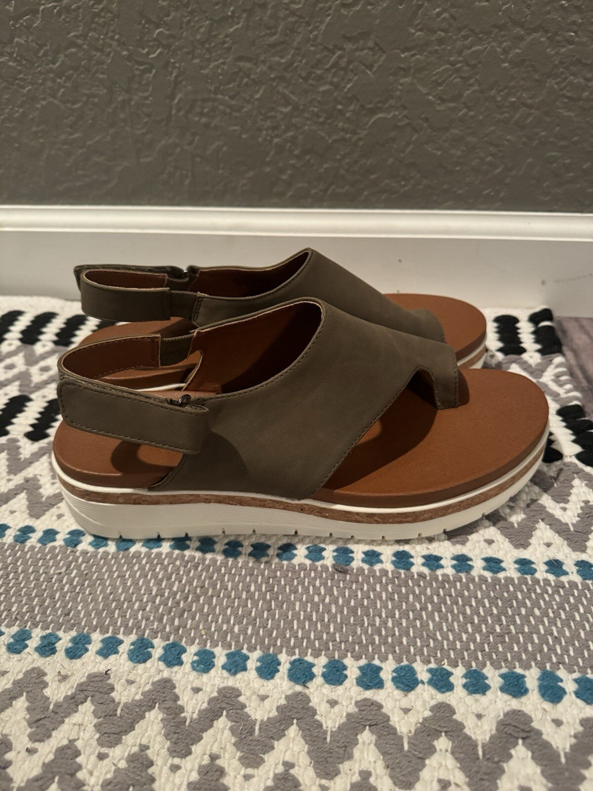 Adrienne Vittadini Sport Size 9 Sandal Green New 