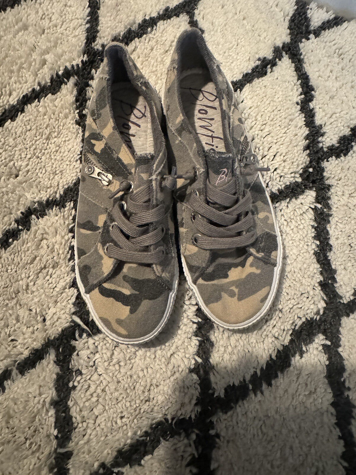 Blowfish Camo Sneakers Size 8 Green Tan 