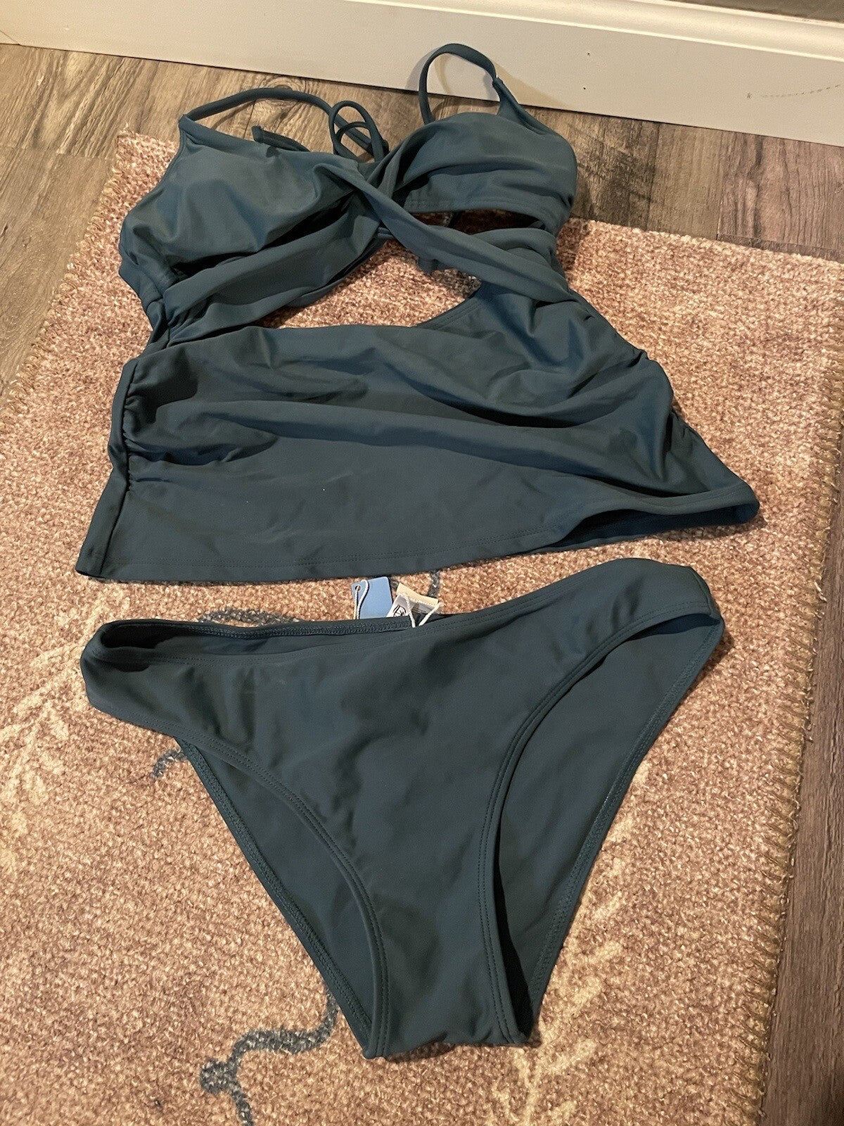 Cupshe 2 Piece Swimsuit Small Green New With Tags