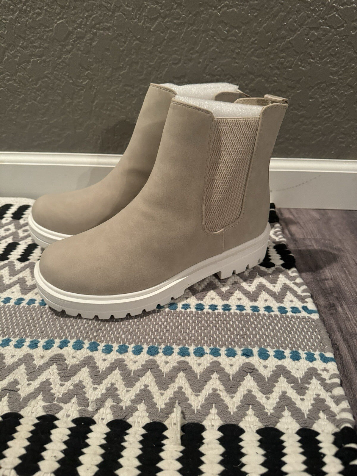 Soda Boots Beige Size 10 In Excellent Condition 