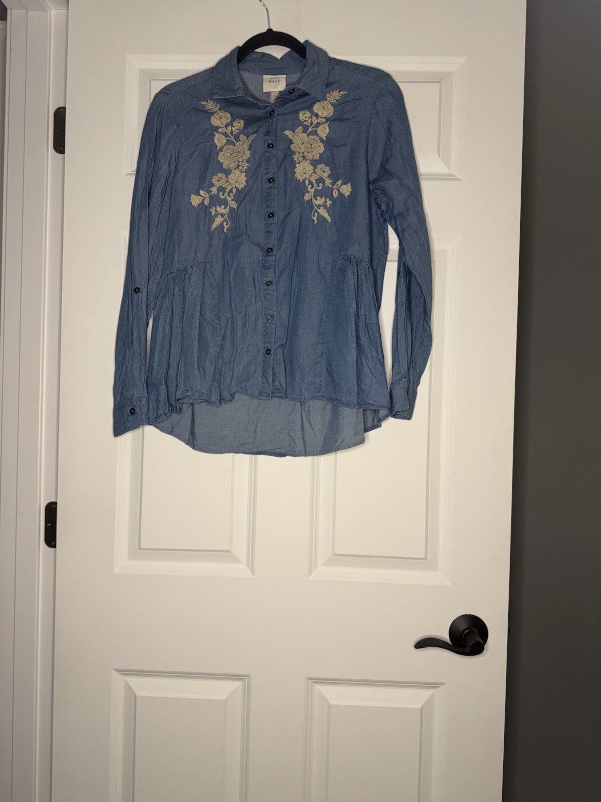 Knox Rose Button Up Long Sleeve Jean Blouse W Floral Stitching Small