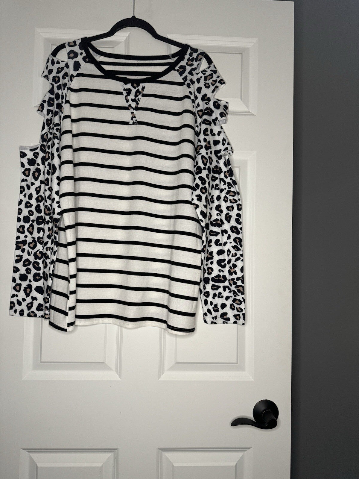 Envy Boutique Long Sleeve Blouse 2xl Cut Outs Black White Stripe Animal Nwt