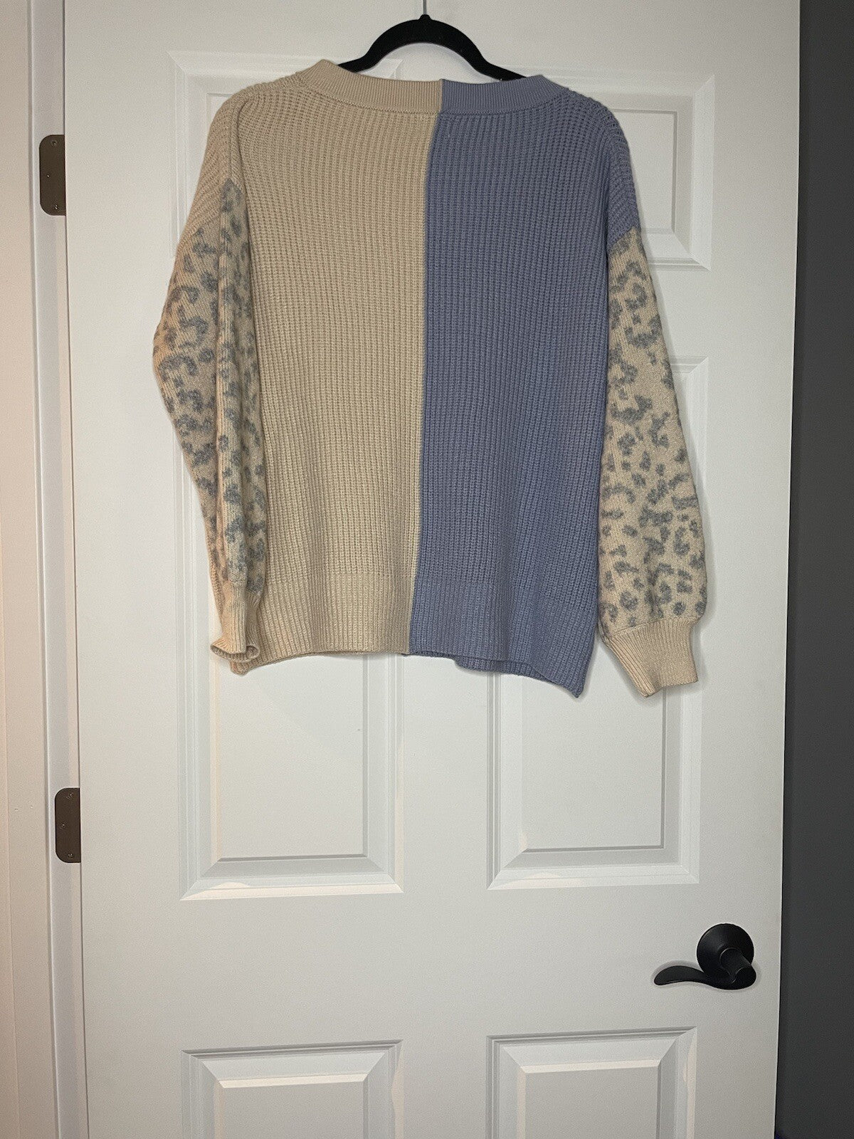 Dee elly sweater small blue and beige with animal print sleeves