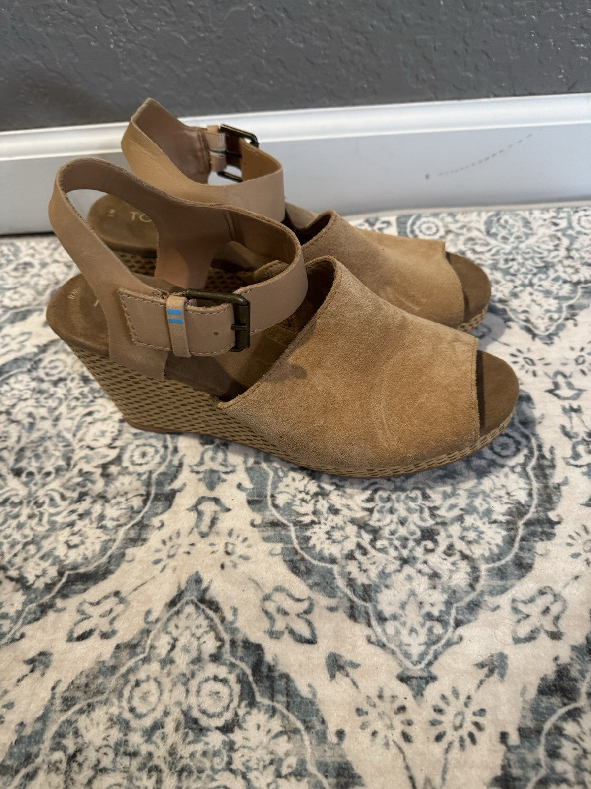 Toms Strappy Heel Sandals Brown Size 8 Small Marking Rt Foot Inside
