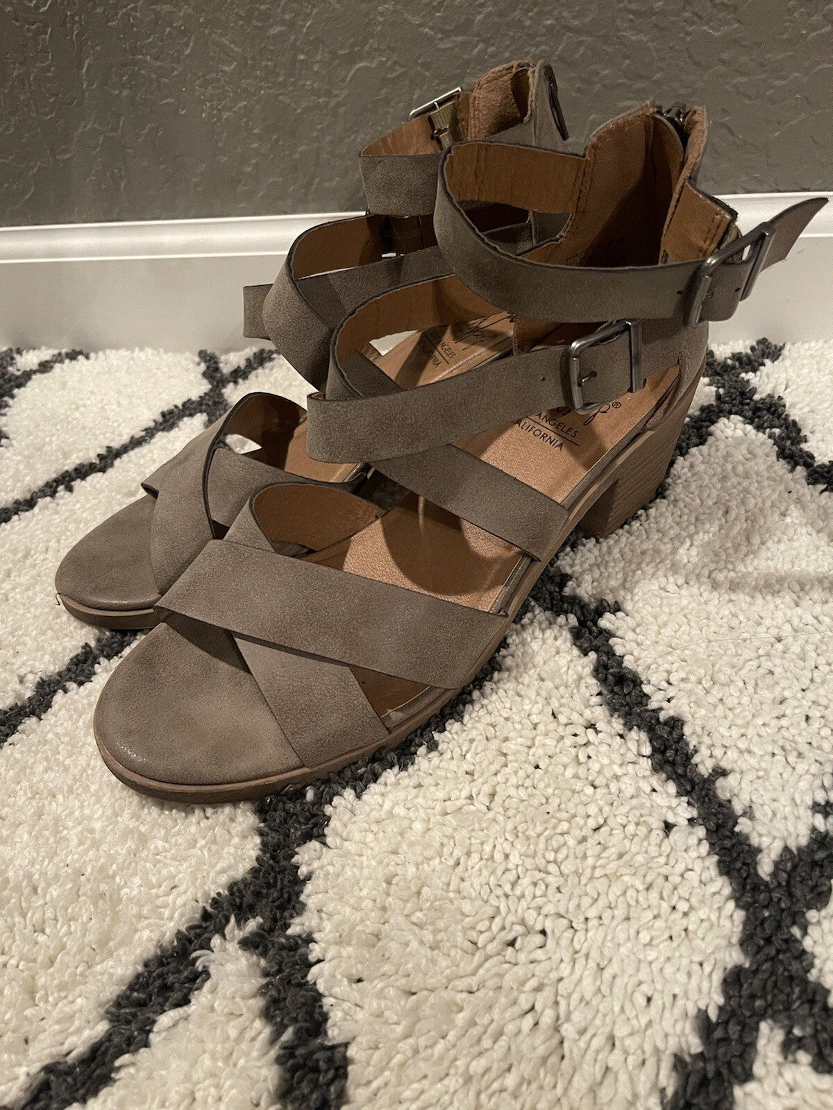 Jelly pop brown strappy sandals 8.5 