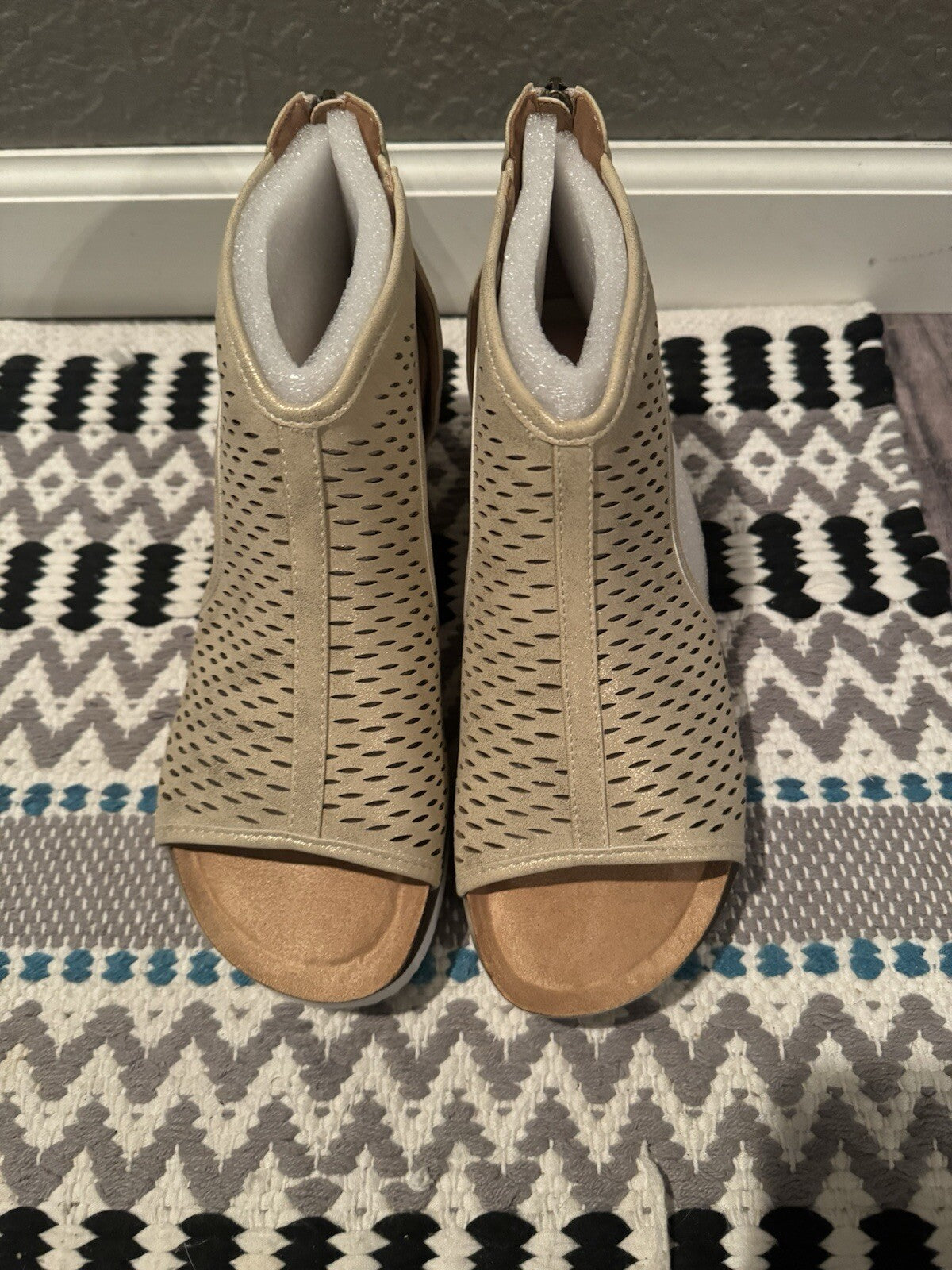 Corkys Sandals Size 9 Gold Sparkle Brand New 