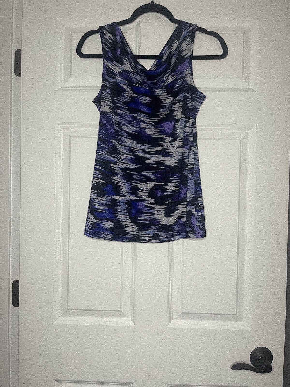 The limited sleeveless blouse xs purple blue white print