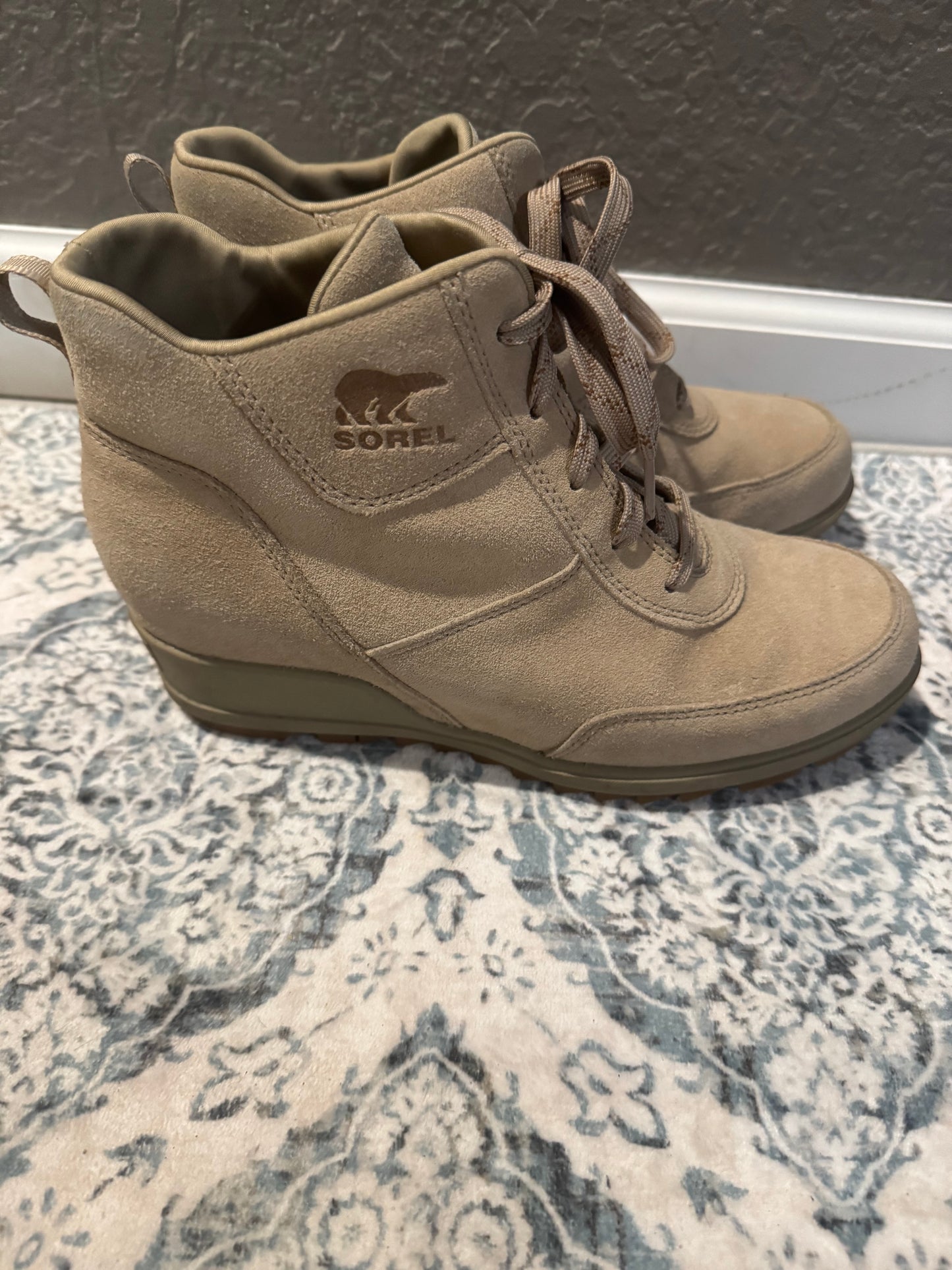 Sorel tan boots size 9.5