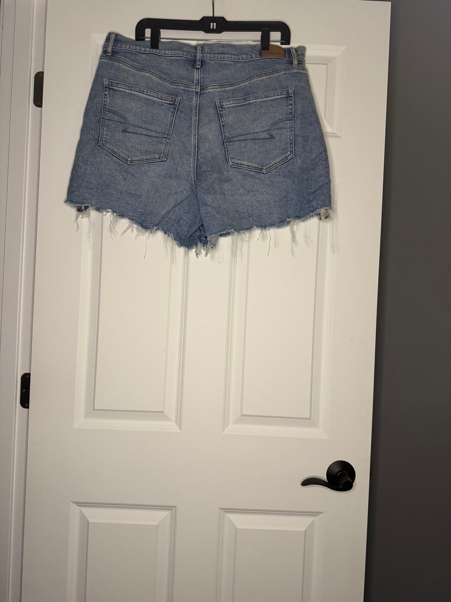 American Eagle stretch highest rise 90s boyfriend short 18 light wash
