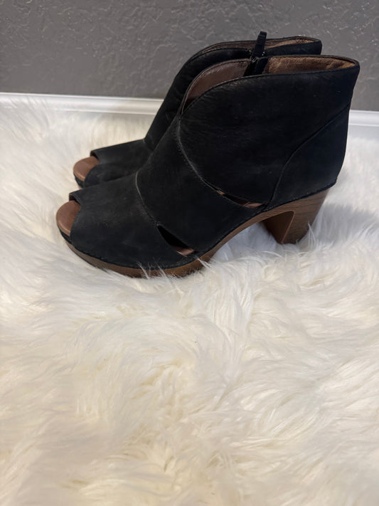Dansko peep toe heels size 40 black leather