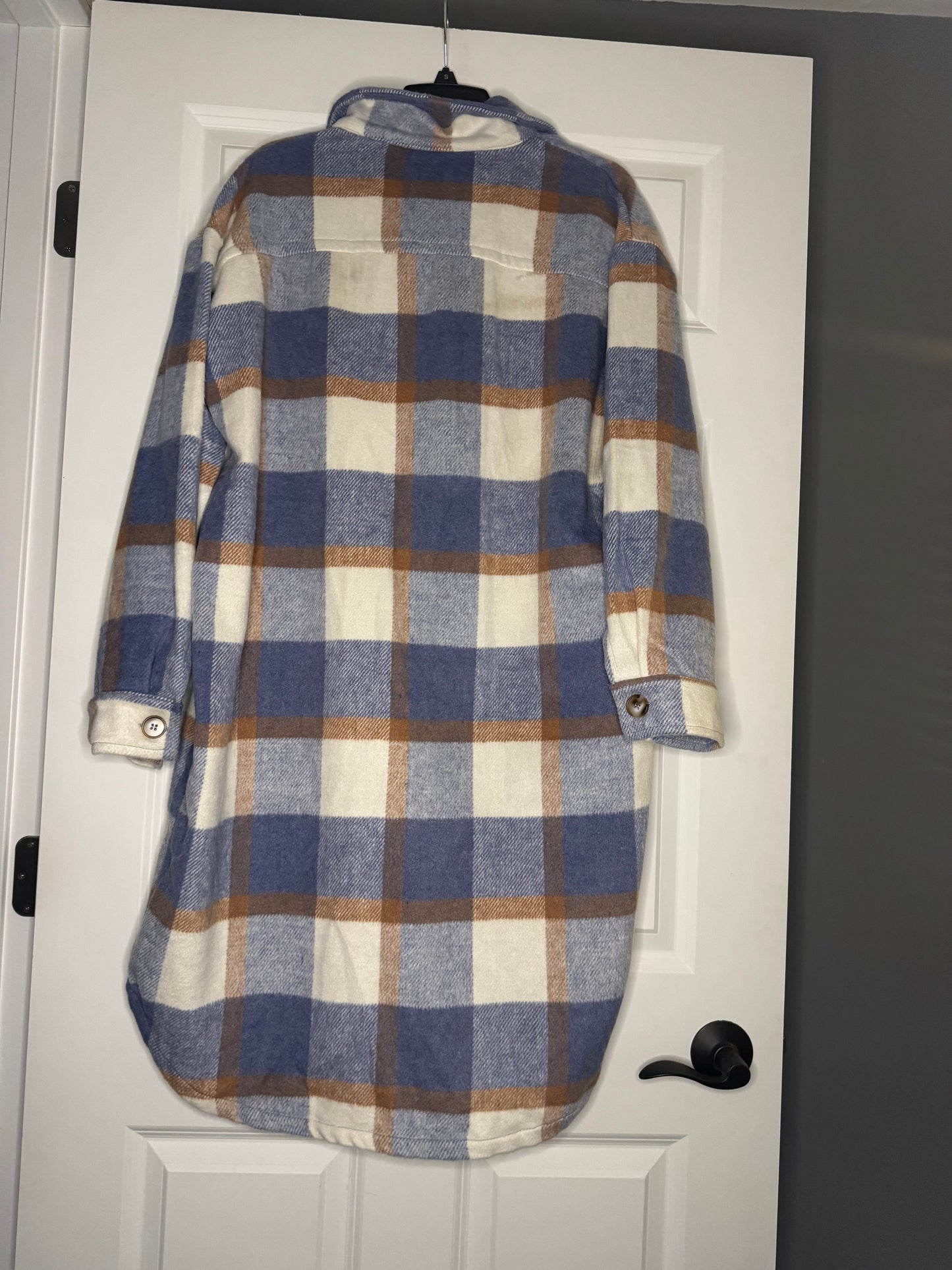 Gilli large shacket long blue cream tan print has small markings on back shown nwt