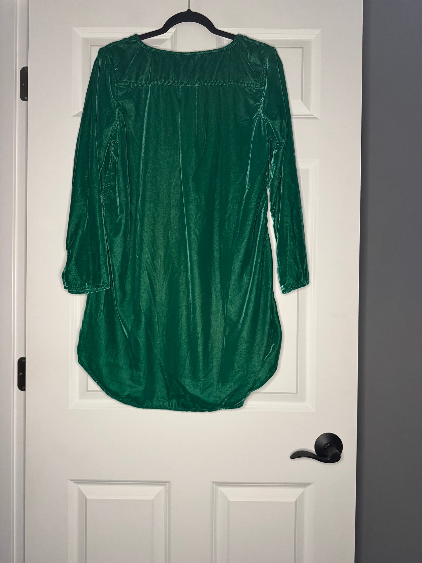 Intro love the fit medium green velvet dress w pockets
