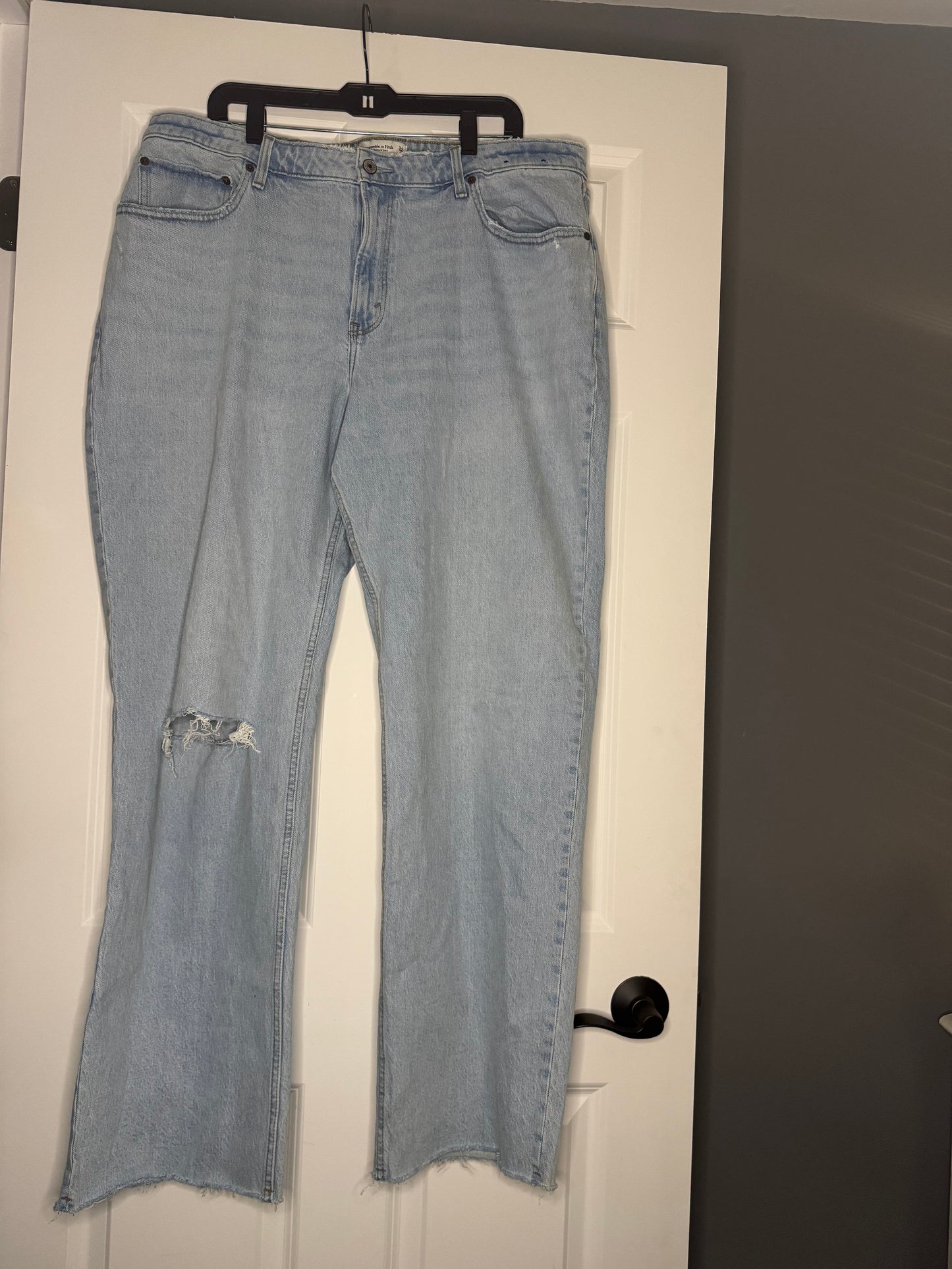 Abercrombie curve love the 90’s relaxed Jean high rise 18 long light wash cuff distressed