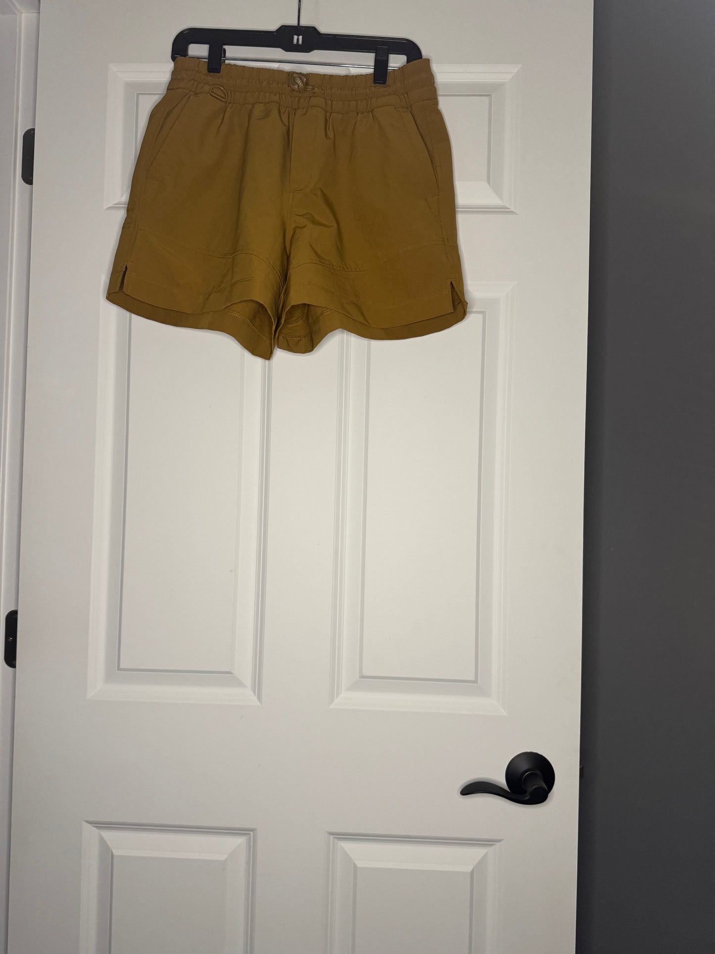 Old navy stretch tech go h20 shorts small mustard