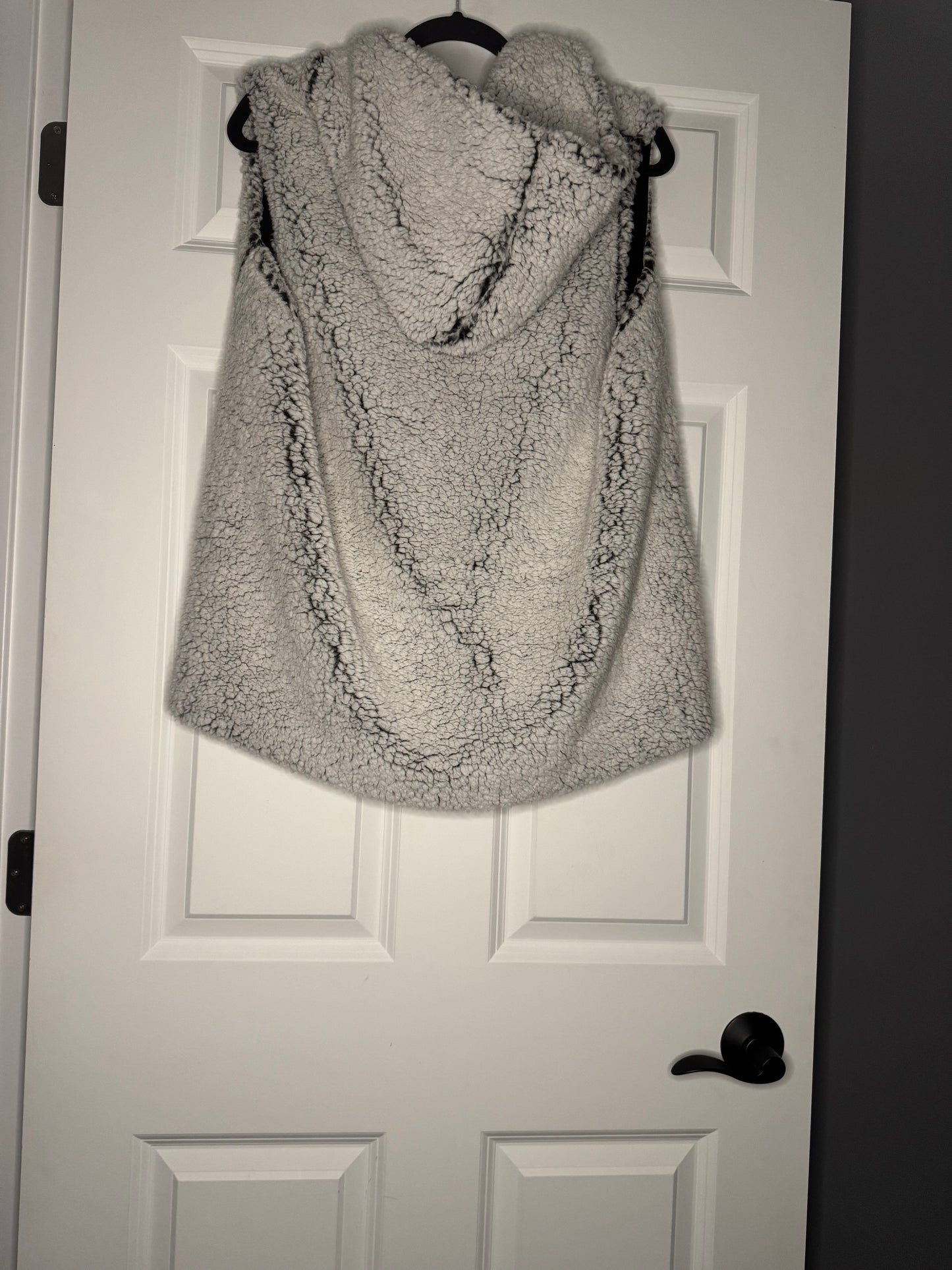 Coffee shop large hooded open front vest white black mix