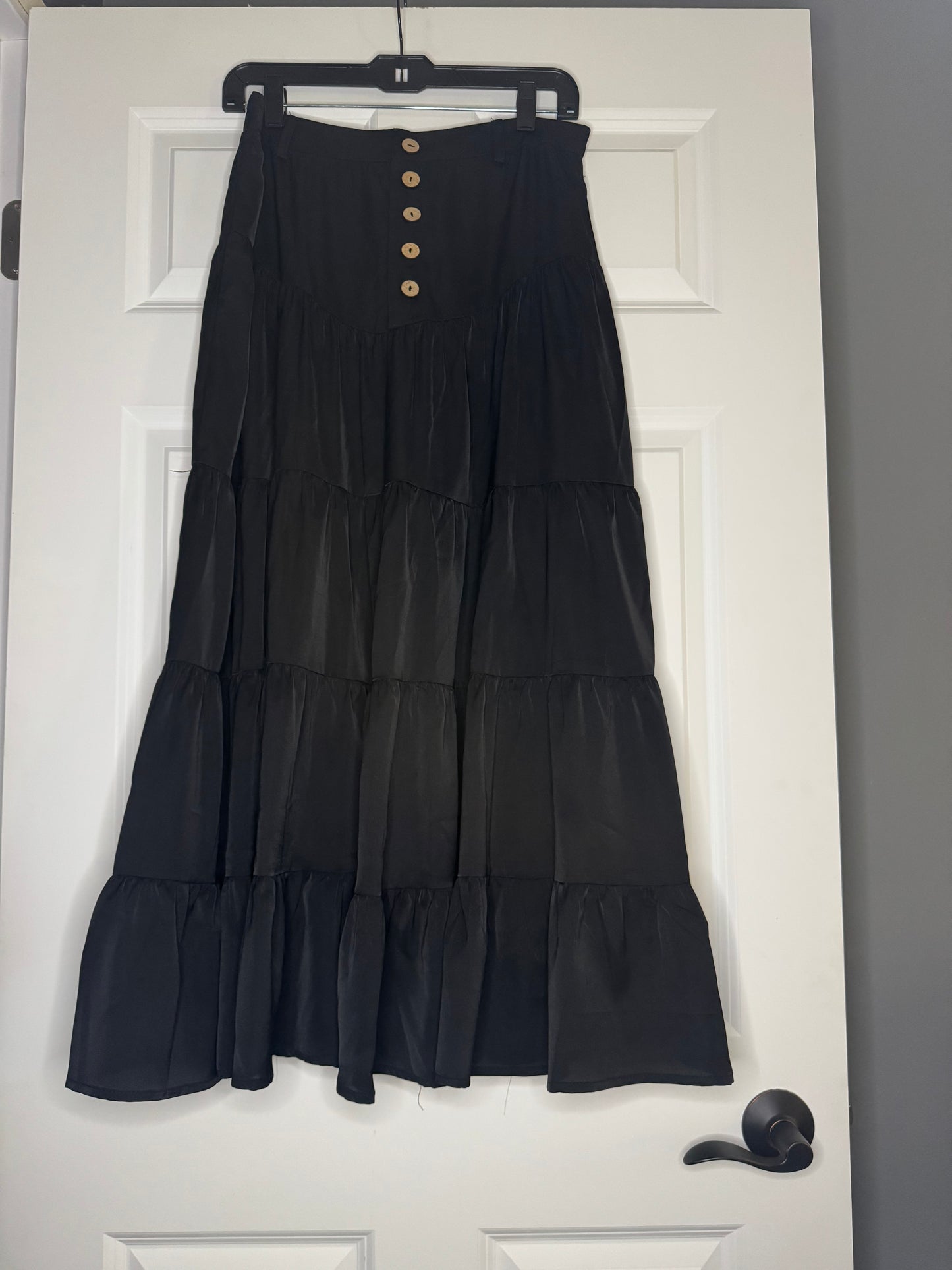 Listicle hazel tiered maxi skirt large black nwt $42