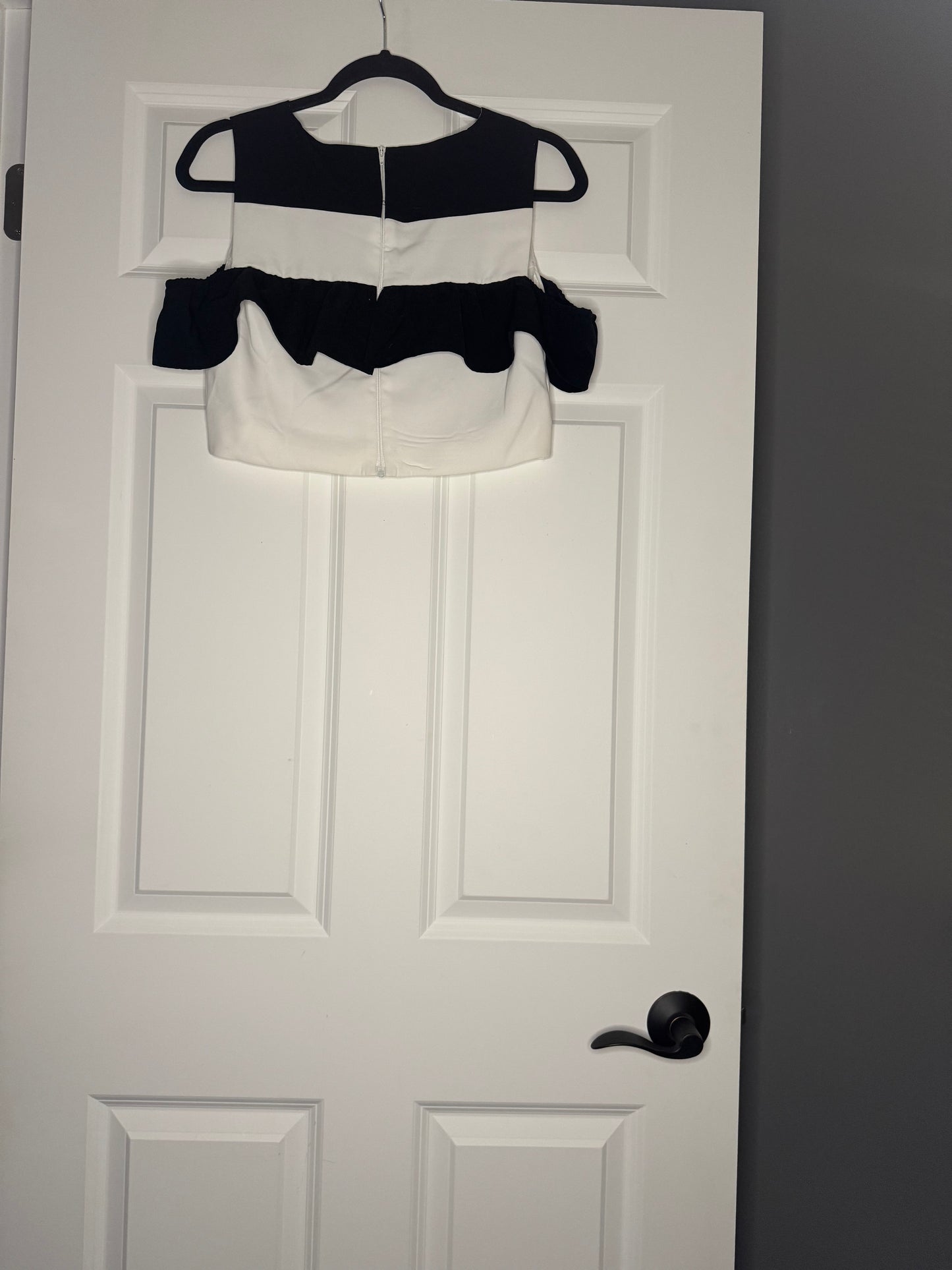 Do + be medium 2 piece outfit sleeveless crop top and shorts black and white nwt